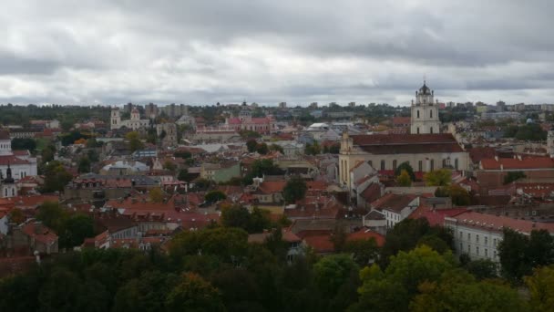 Timelapse θέα πάνω από την περιοχή της πόλης Βίλνιους το φθινόπωρο - Πλάνα, βίντεο