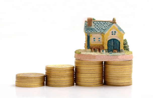 Ahorro para comprar casa - concepto de oro Pilas
 - Foto, imagen