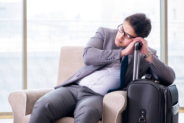 Young businessman in airport business lounge waiting for flight - Foto, Imagem