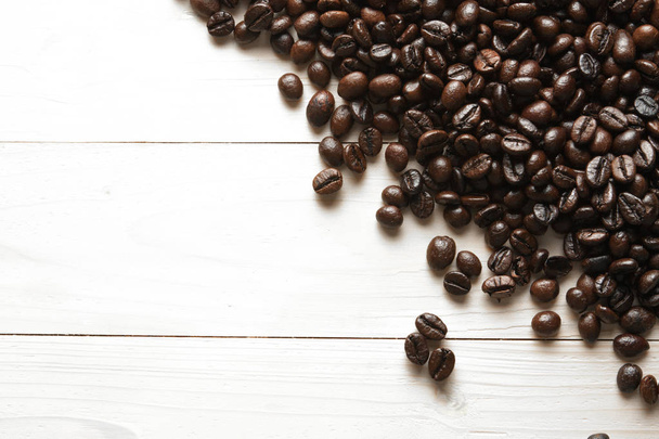 roasted coffee beans background on wood - Photo, image