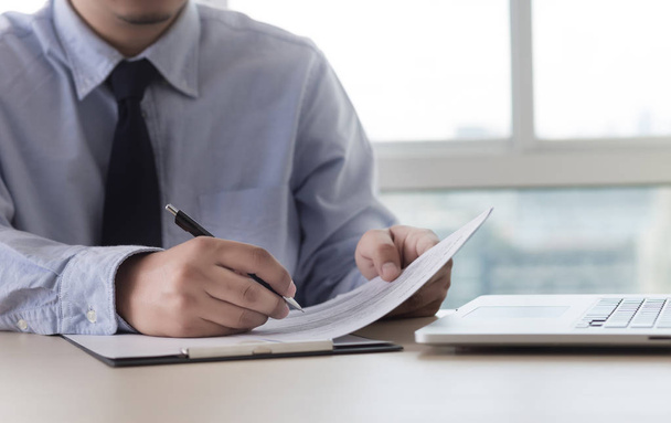 Businessman working reading documents graph financial to job suc - Foto, imagen