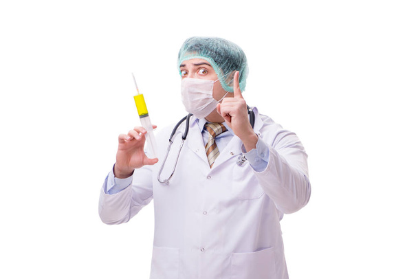Vtipný lékař s injekční stříkačkou izolovanou na bílém - Fotografie, Obrázek