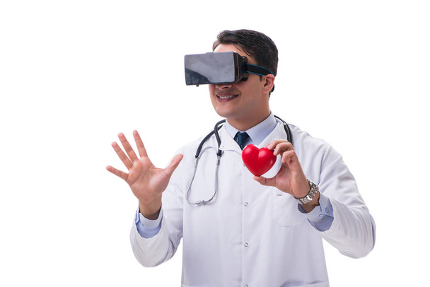 Orvos visel egy elszigetelt fehér ba vr-virtuális-valóság sisak - Fotó, kép