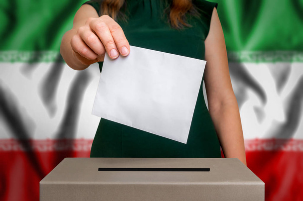 Выборы в Иране - голосование у избирательного ящика
 - Фото, изображение