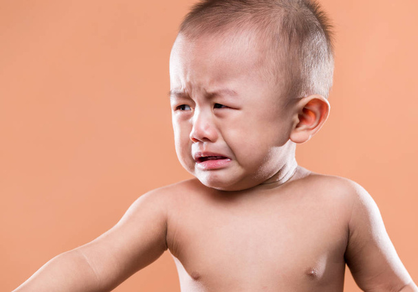 Petit bébé garçon pleurer
 - Photo, image