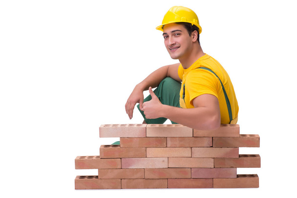 Ο όμορφος οικοδόμος χτίζει τοίχο από τούβλα - Φωτογραφία, εικόνα