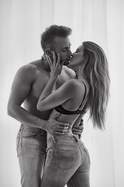 Sexy lovers kissing - Valokuva, kuva