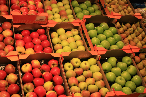 Apples in a grocery store - Foto, Imagem