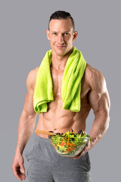 サラダを食べる健康な人 - 写真・画像