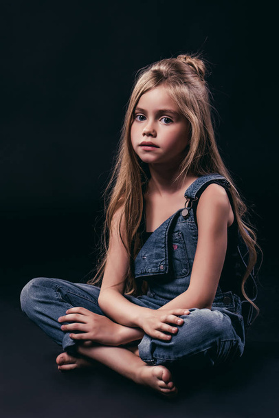 Little girl isolated - Fotografie, Obrázek