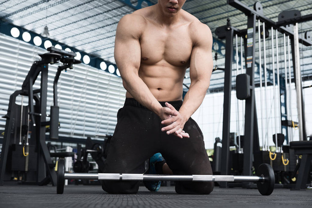 muscular man clap hand in fitness center. male athlete pump up m - Foto, Imagem