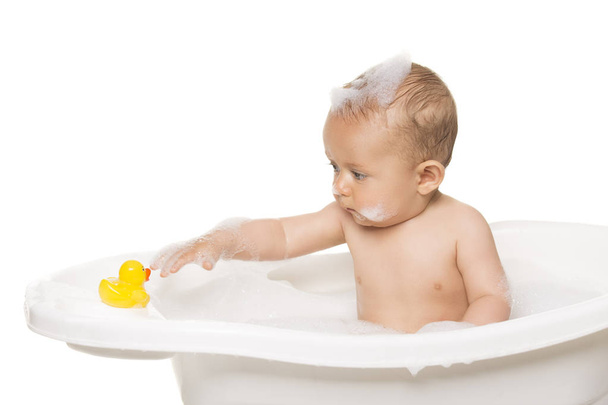 Χαριτωμένο μπάνιο μωρού - Φωτογραφία, εικόνα