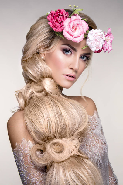 Woman with flowers on head  - Fotografie, Obrázek