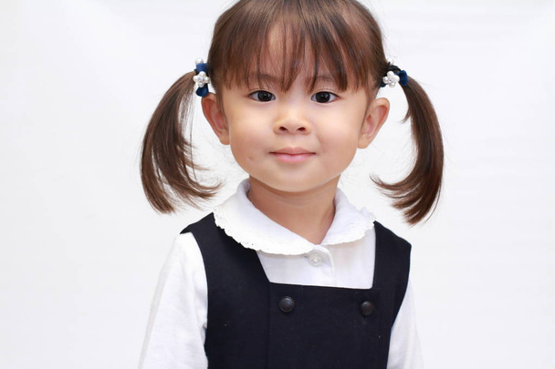 Chica japonesa en ropa formal (2 años de edad
) - Foto, imagen