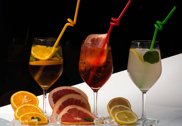 Alcoholic beverage and fruit at restaurant. - Φωτογραφία, εικόνα