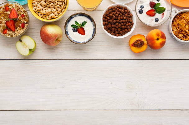 Здоровое питание на деревянном столе
 - Фото, изображение