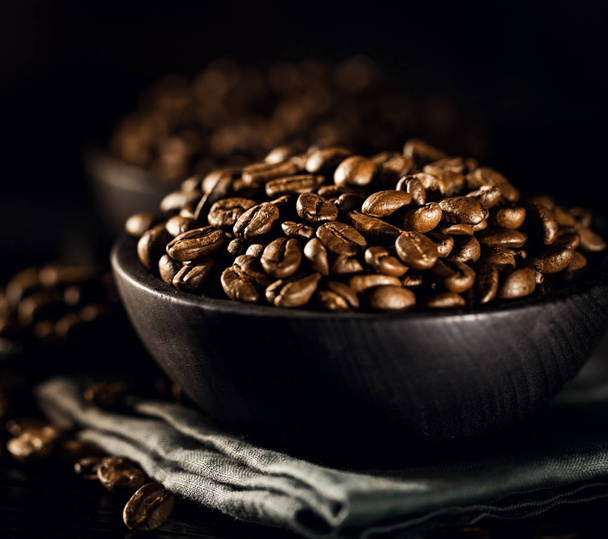 Closeup of coffee beans in bowl - Foto, Imagen