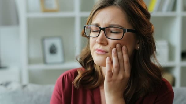 woman have tooth pain - Video, Çekim