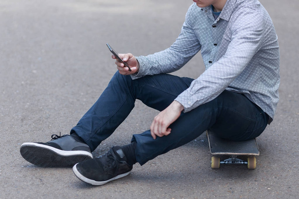 Young boy skater in the park - Foto, imagen