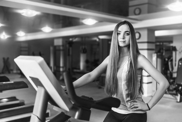 woman training in gym - Фото, изображение