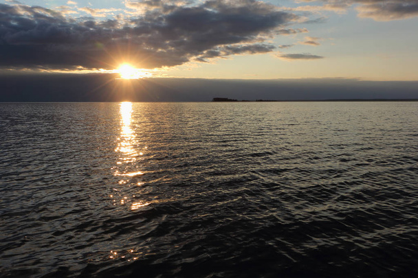 Sunset on the reservoir - Foto, afbeelding