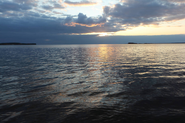 Sunset on the reservoir - 写真・画像