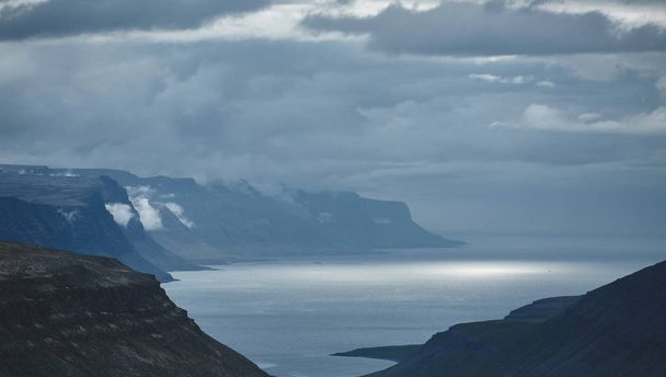 the austere Icelandic landscape with the mountains and the fjords in the background - Fotografie, Obrázek
