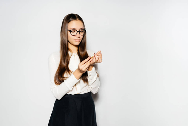 young modern business woman in glasses studies gold bitcoin - Valokuva, kuva