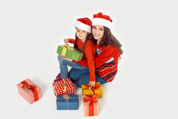 mother and daughter with christmas gifts - Foto, immagini