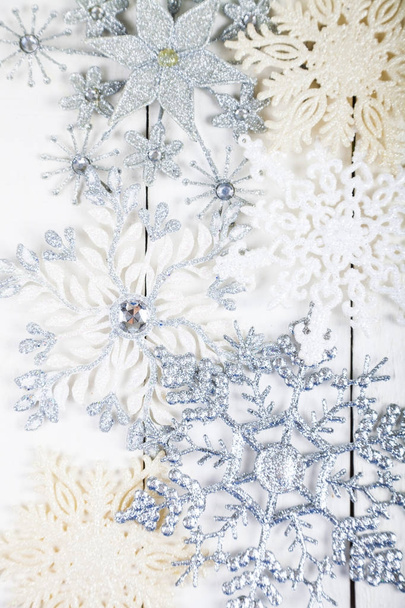 Silvery snowflakes on a wooden background - Fotografie, Obrázek