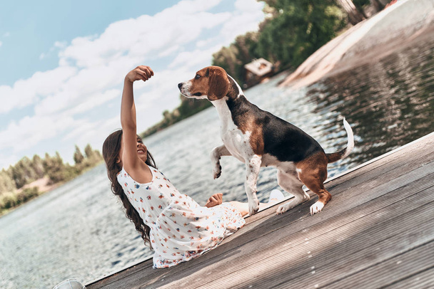 little playful girl with beagle dog - Foto, afbeelding