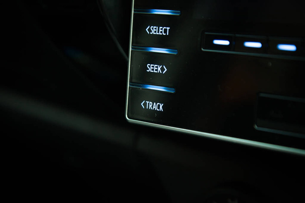 Foto de botones de control multimedia en el coche
. - Foto, imagen