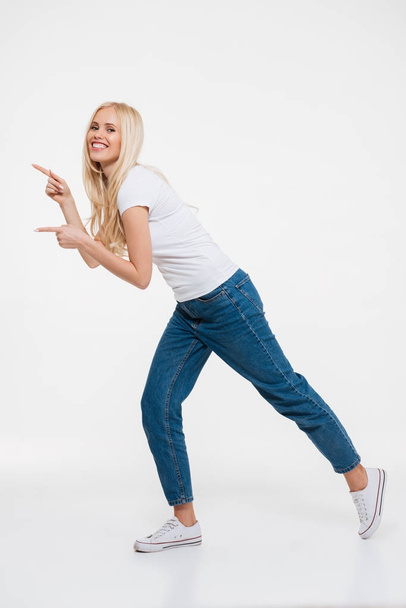 Full length portrait of a happy blonde woman in jeans - Foto, Imagem