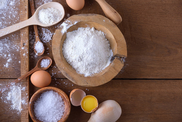 Baking background with flour, eggs and rolling pin - Foto, Bild