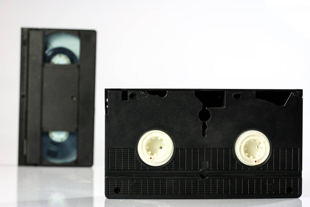 Oude goede videocassettes. Stoffige familie opnamen op solide gegevens  - Foto, afbeelding