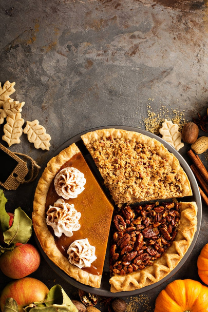 Fall traditional pies pumpkin, pecan and apple crumble - Foto, imagen