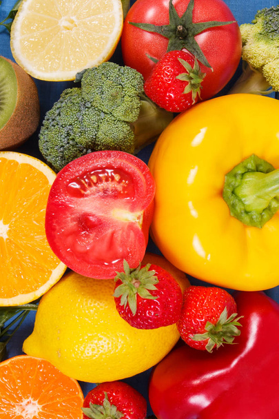 Frutas y hortalizas que contienen vitamina C y minerales naturales, concepto de nutrición saludable
 - Foto, imagen
