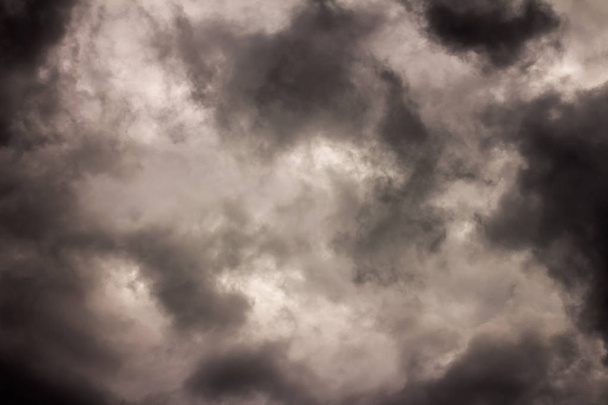 Donkere wolken - grote Storm - Foto, afbeelding