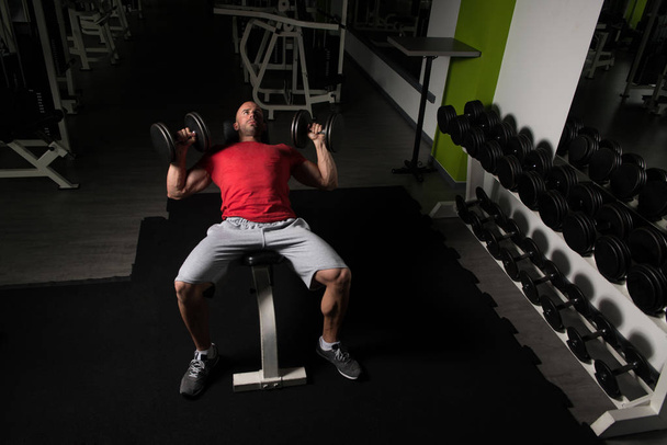 Chest Exercise In A Gym - Zdjęcie, obraz