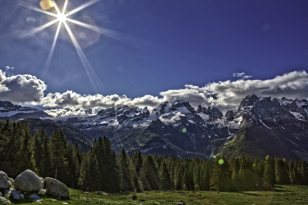 Sun over the mountains - Foto, afbeelding
