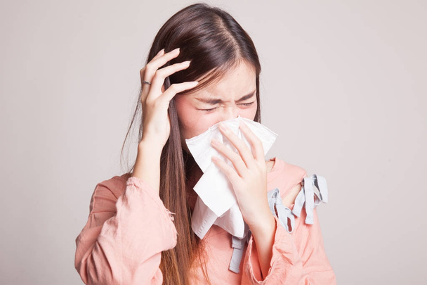 Young Asian woman got sick and flu. - Фото, зображення