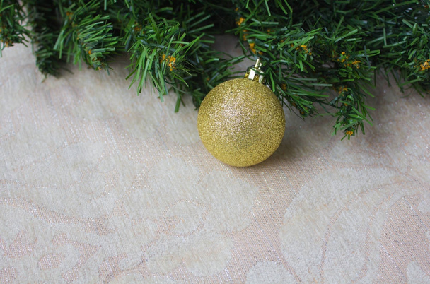 Bolas de Natal de uma árvore
 - Foto, Imagem