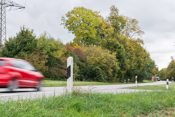 Αυτοκίνητο, περνώντας από μια εθνική οδό, Γερμανία - Φωτογραφία, εικόνα
