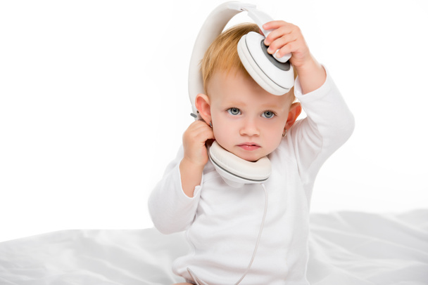 Καυκάσιος μωρό με ακουστικά - Φωτογραφία, εικόνα
