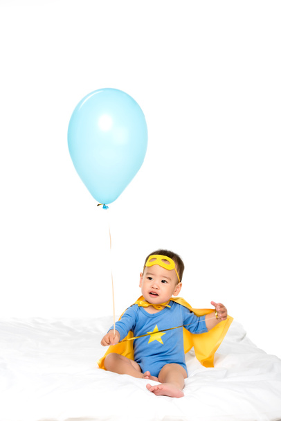 Azjatycka maluch z balonem - Zdjęcie, obraz