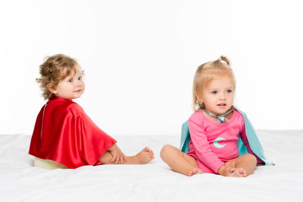 meninas criança em capas de super-herói
 - Foto, Imagem