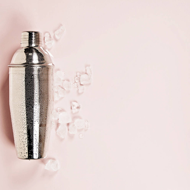 Cocktail shaker on creativa background - Photo, image