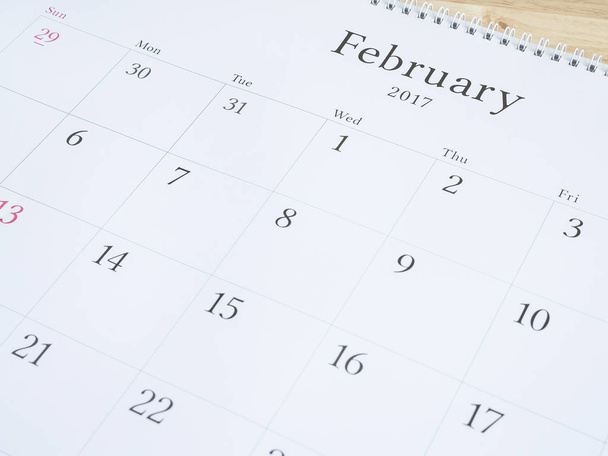 Februar auf weißem Kalenderblatt Seite 1 - Foto, Bild