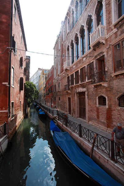 Βενετία, γόνδολα αγκυροβολημένο ένα - Φωτογραφία, εικόνα