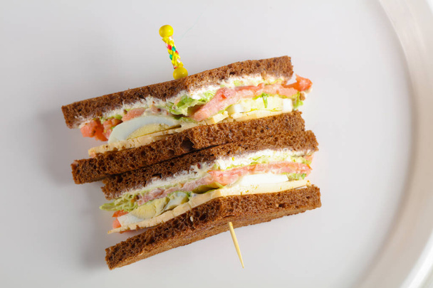 Club sandwich z mięsem - Zdjęcie, obraz